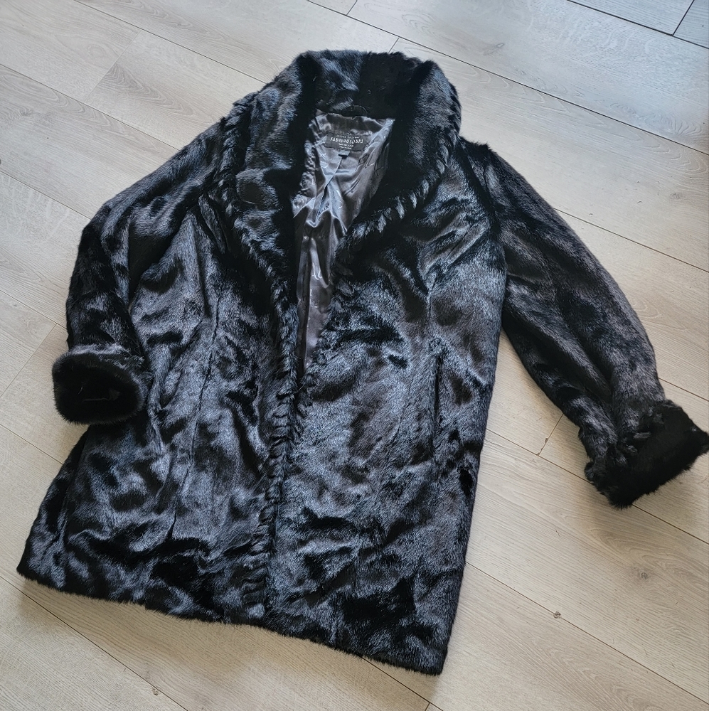 Donna Salyers Fabulous fur